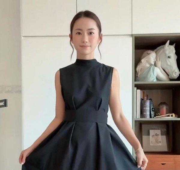杨爱瑾敲钟举止再现风姿，昔日饼干组合重聚，朱门夫人生存甜如糖